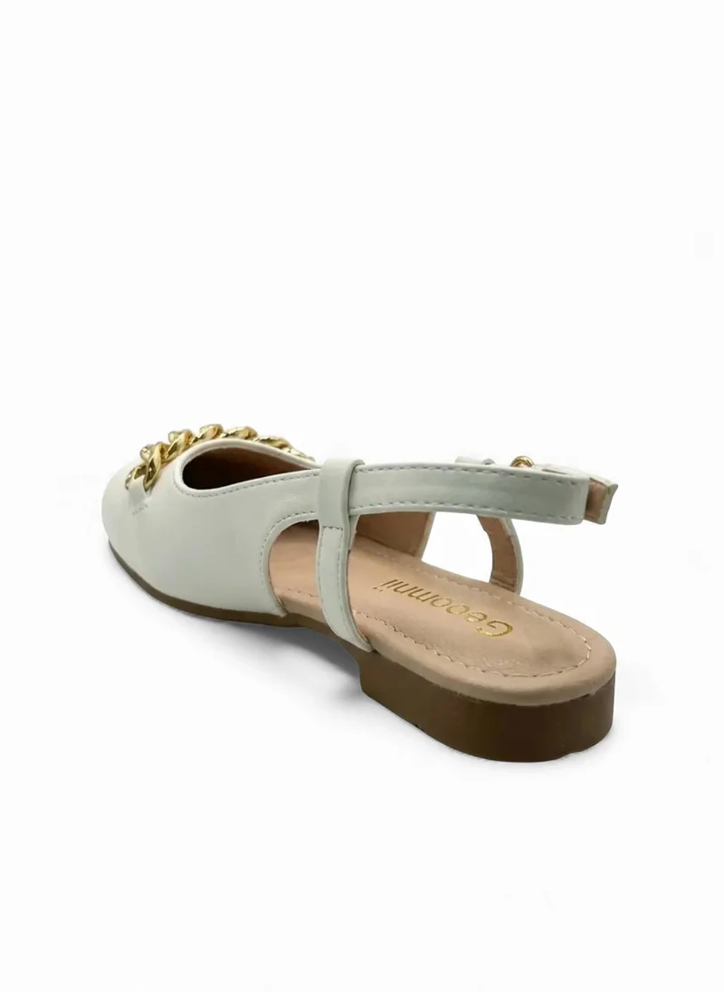 Geoomnii White Junior Girls’ Closed Flat Shoes – Comfortable, Lightweight & Everyday Wear for Women | Best Price UAE